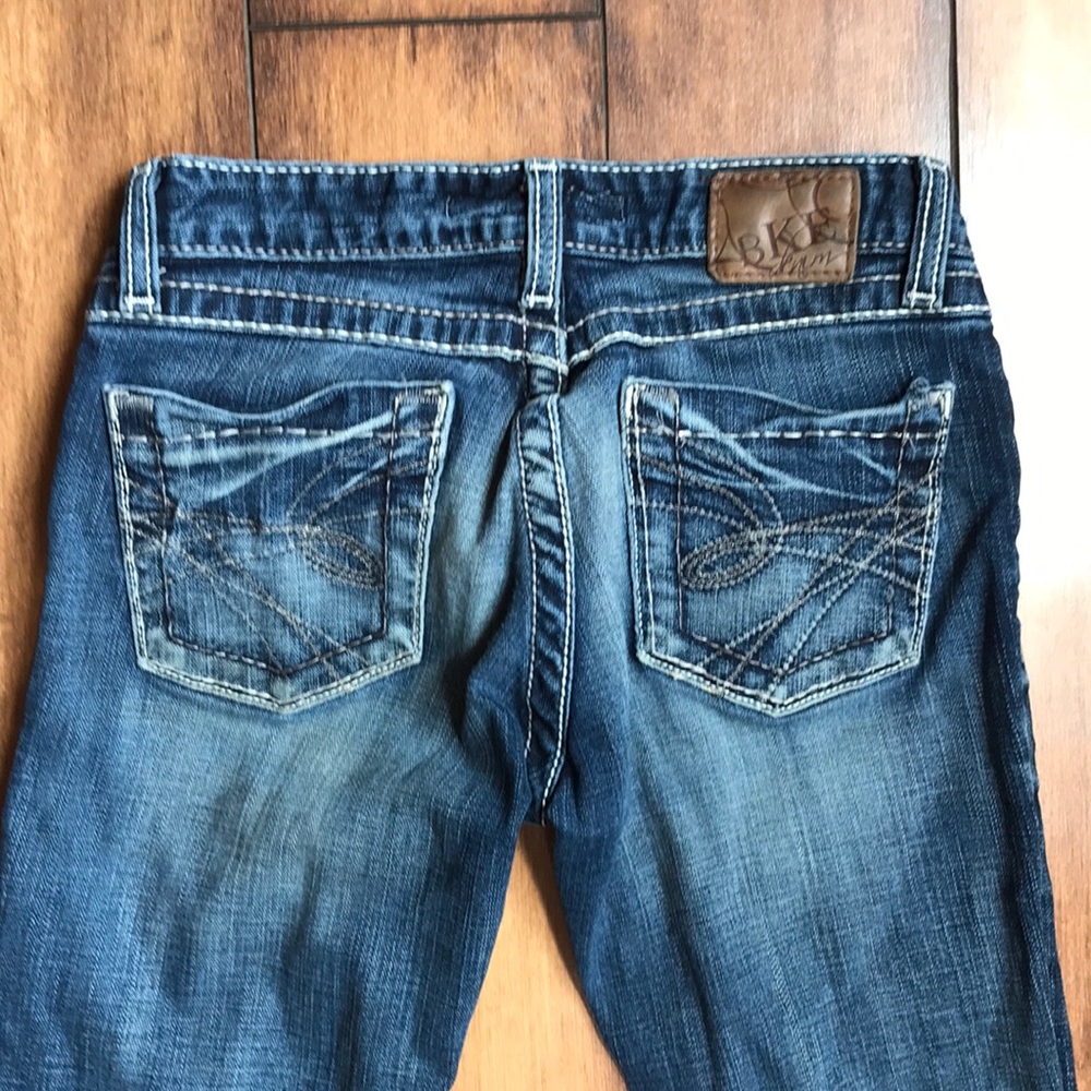 Buckle capris